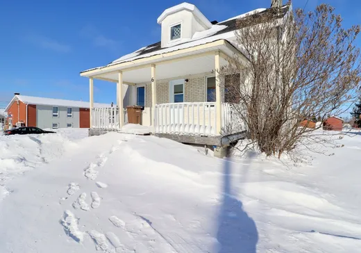 Maison à étages à vendre - 6 Av. Michaud, Amos, J0Y1J0