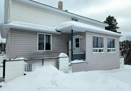 Maison à vendre - 179 Rue Monseigneur-Ross, Grosses-Roches, G0J 1K0