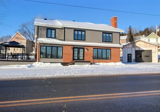 Maison à étages à vendre - 1102 Rue Principale, Pohénégamook, G0L1J0
