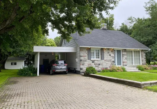Un étage et demi à vendre - 343 Av. Desjardins, Matane, G4W2Z6