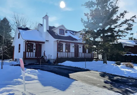 Maison à étages à vendre - 8 Rue Sérénac, Salaberry-de-Valleyfield, J6T3H4
