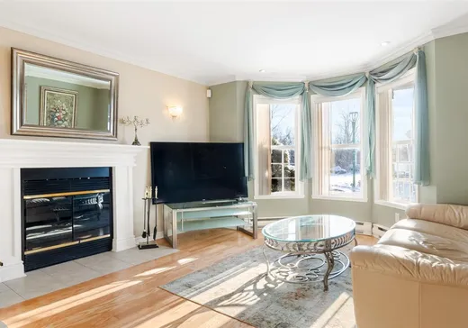 Maison à vendre - 47 Place Maisonneuve, Laval (Sainte-Dorothee), H7X 3X2