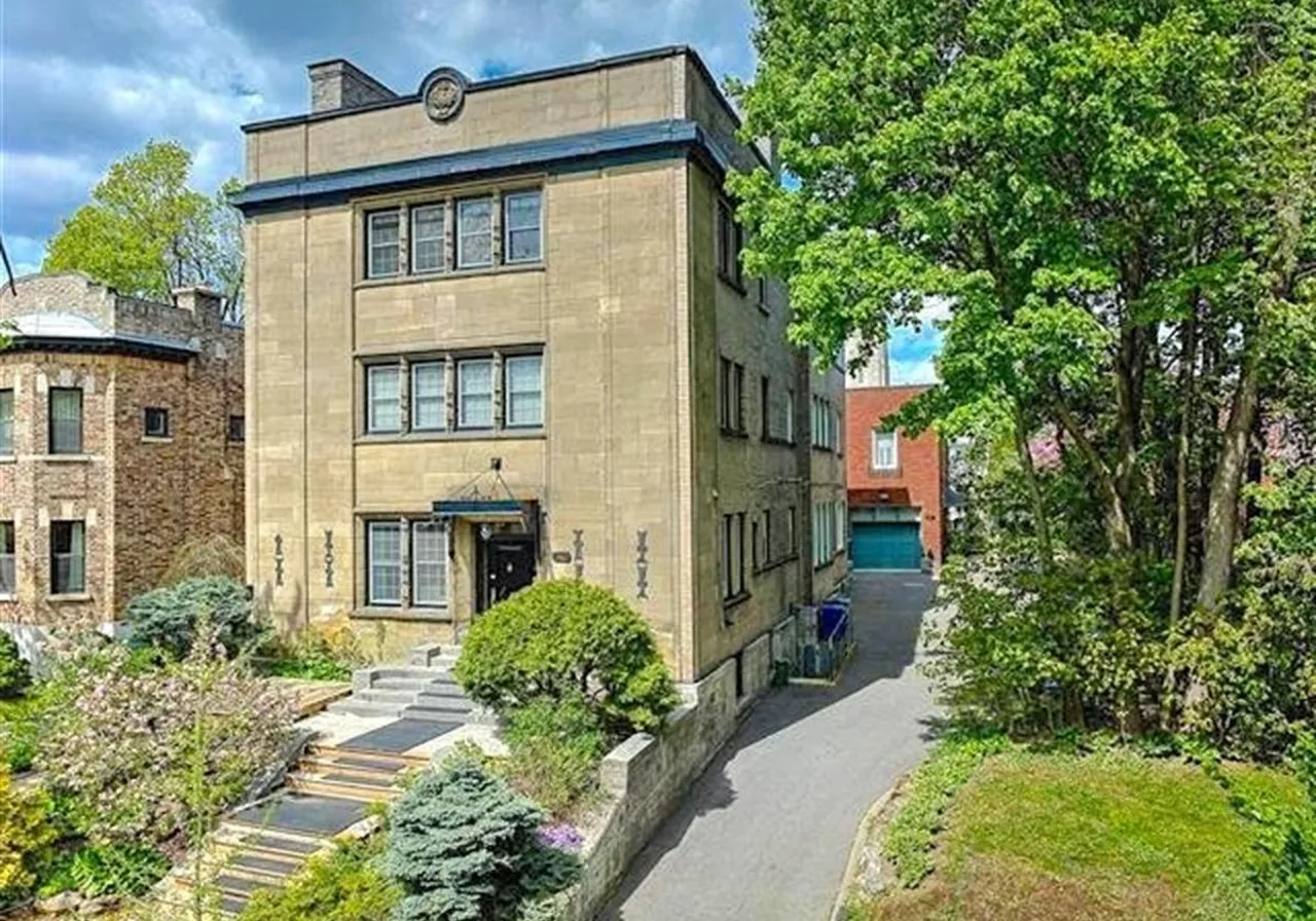 365-367 Av. Redfern — photo 2