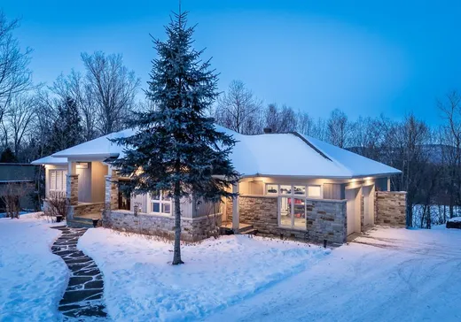 Two or more stories for sale - 19 Rue des Hauts-du-Lac, Magog, J0B1C0