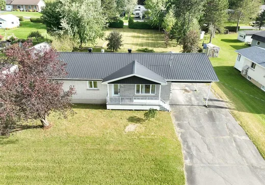 Chalet à vendre - 136 9e Rue S., St-Gedeon-De-Beauce, G0M1T0