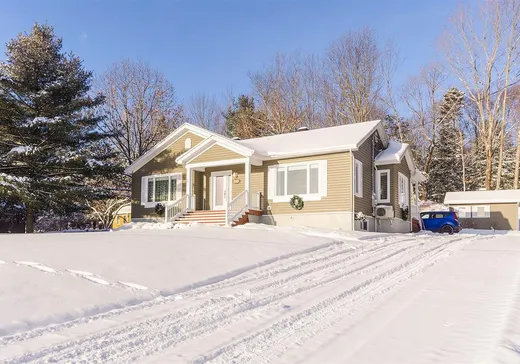 Bungalow for sale - 240 Ch. Harvey, Sutton, J0E2K0