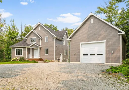 Maison à étages à vendre - 4 Rue de la Rivière, Lac-Brome, J0E1R0