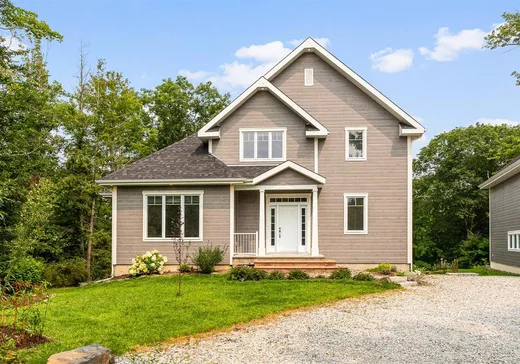 Maison à vendre - 4 Rue de la Rivière, Lac-Brome, J0E 1R0