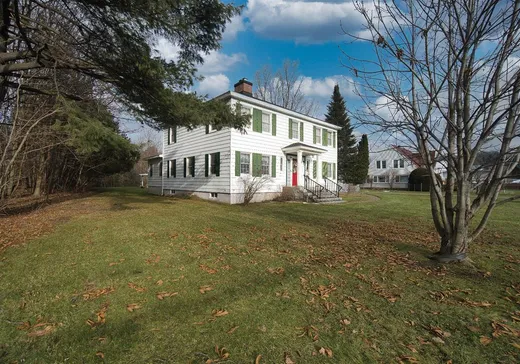 Two or more stories for sale - 25 Rue Canusa, Ulverton, J0B1E0