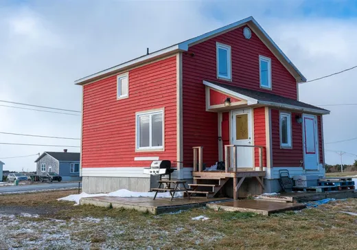 Un étage et demi à vendre - 242 Ch. Chiasson, L'Étang-du-nord Îles-de-la-Madeleine, G4T3K6