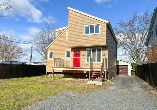 Maison à étages à vendre - 75 Rue de l'Arpenteur, Drummondville, J2A1R6