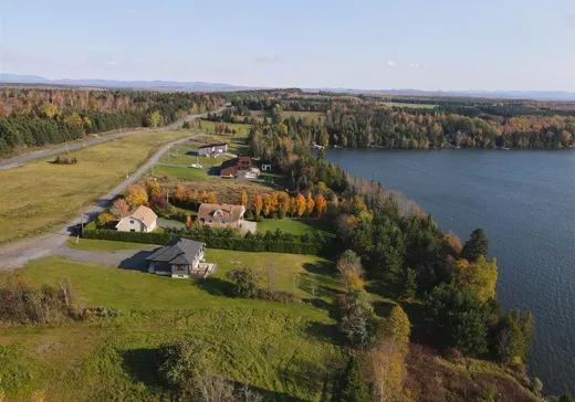 Maison à vendre - 305 Ch. Paré, Lac-Drolet, G0Y 1C0