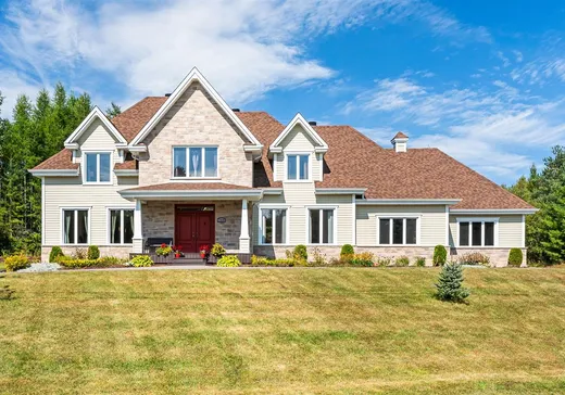 Two or more stories for sale - 709 Rue du Jaspe, Ascot Corner, J0B1A0