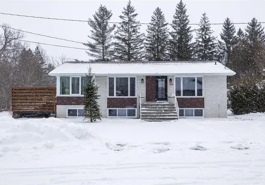 Bungalow à vendre - 150 Rue Rivier, Waterville, J0B3H0