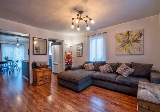 Two or more stories for sale - 156 Rue St-Marc, Massueville, J3R1W4