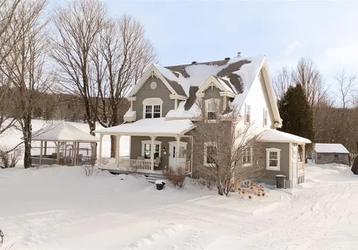 Two or more stories for sale - 410 Ch. Bennett, Thetford-Mines, G6H2N7