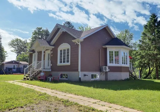 Bungalow à vendre - 71 Rue des Opales E., Kingsey Falls, J0A1B0