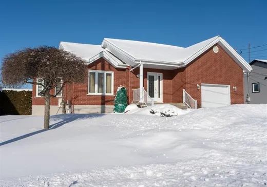 Bungalow for sale - 880 Rue Tremblay, Acton Vale, J0H1A0