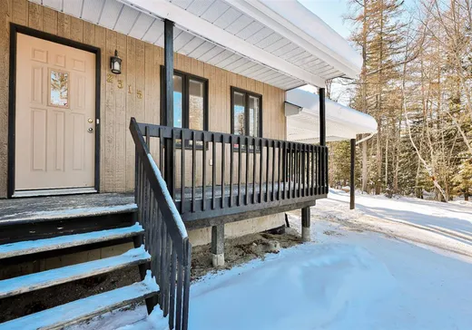 Chalet à vendre - 2315 Ch. des Hauteurs, St-Hippolyte, J8A 3B8