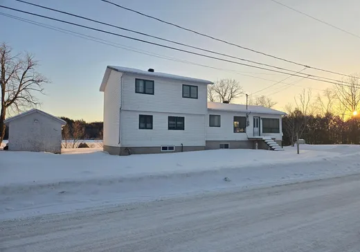 Two or more stories for sale - 10932 Av. du Beau-Rivage, Shawinigan, G9N6T6