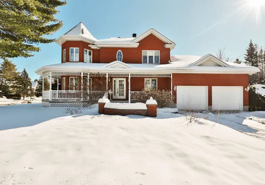 Two or more stories for sale - 146 Boul. des Châteaux, Blainville, J7B1K9