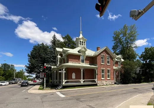 Two or more stories for sale - 11 Av. St-Laurent, Louiseville, J5V1J3