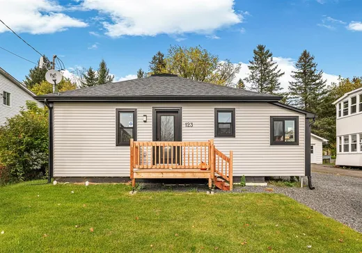 Bungalow à vendre - 123 Rue Gendreau, Coaticook, J1A2N3