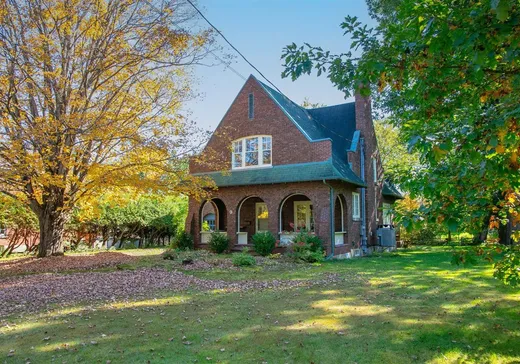 Two or more stories for sale - 9 Rue Clough, Lennoxville, J1M1V7