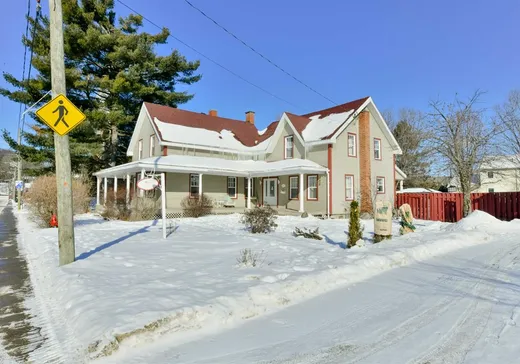 Maison à vendre - 83 Rue St-Marc, Coaticook, J1A 2M2