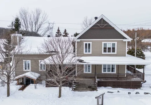 Maison à étages à vendre - 143 Ch. du Haut-de-Salvail, La Présentation, J0H1B0