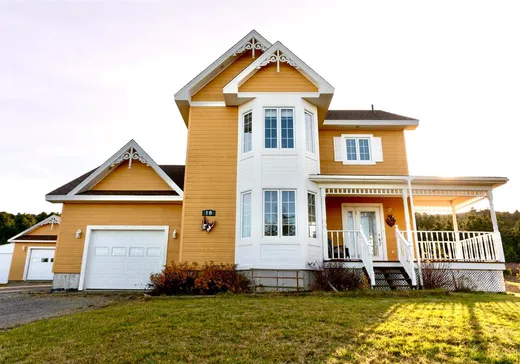 Two or more stories for sale - 18 Allée Georgine, Iles de la Madeleine, G4T2X2
