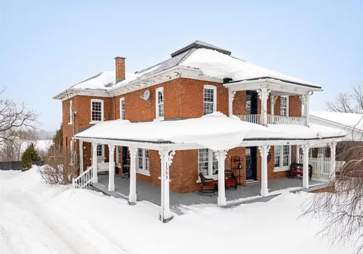 Two or more stories for sale - 1553 Rue Principale, Lawerenceville, J0E1W0