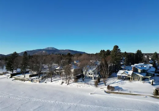 Maison à vendre - 200 Av. de la Rive, Magog, J1X 5W7
