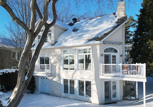 Maison à vendre - 200 Av. de la Rive, Magog, J1X 5W7