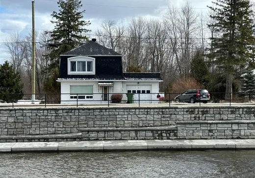 Two or more stories for sale - 49 Rue du Canal N., Grenville, J0V1J0
