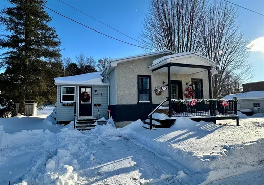 House for sale - 672 Rue Chevrier, Lachute, J8H 1S8