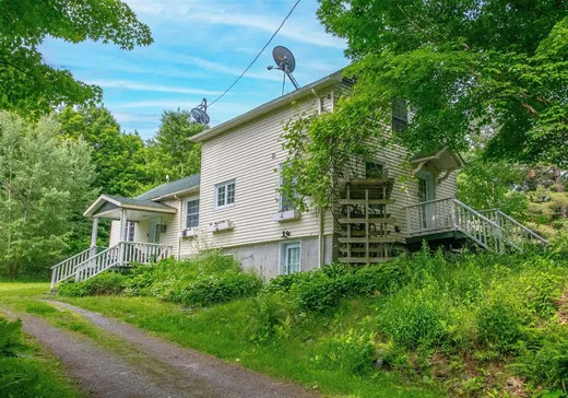 Two or more stories for sale - 309 Rue Principale, Kingsbury, J0B1X0
