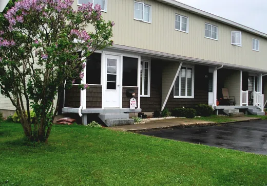 Two or more stories for sale - 447 Rue St-Jean, Matane, G4W2H5