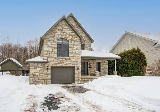 Maison à étages à vendre - 168 Rue Bella, Saint-Jean-sur-Richelieu, J2X4Y6