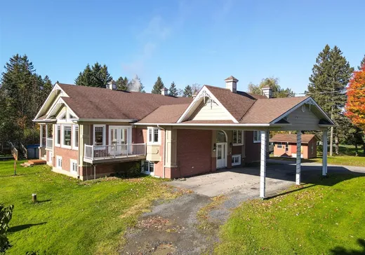 Maison à vendre - 11720 52e Avenue, Montréal (Centreville), G5Y 5B9