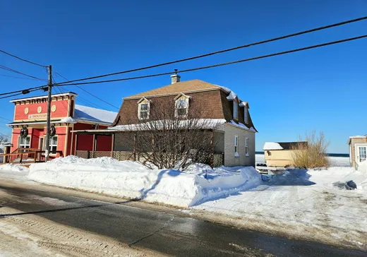 Two or more stories for sale - 124 Av. Ulric-Tessier, Matane, G0J3H0