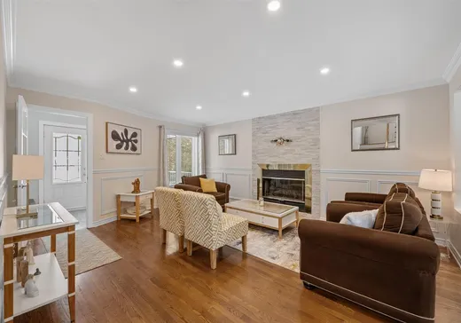 Maison à vendre - 25 Rue du Joli-Bosquet, Sainte-Marguerite-du-Lac-Masson, J0T 1L0