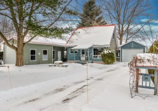 Un étage et demi à vendre - 34 Rue Claude, St-Francois-Du-Lac, J0G1M0