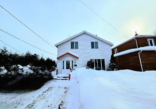 Maison à étages à vendre - 315 Rue St-Marc, Matane, G4W2K8