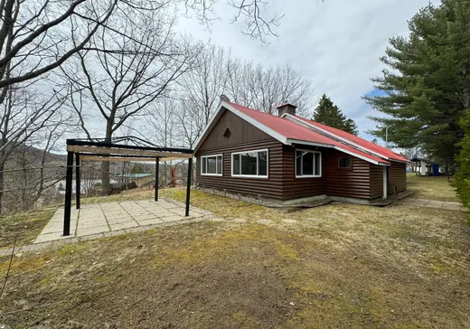 Maison à étages à vendre - 421 5e Avenue, Grandes-Piles, G0X1H0
