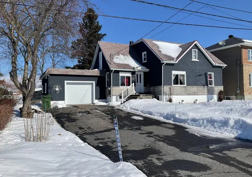 Maison à étages à vendre - 20 Rue Alain, Saint-Jean-sur-Richelieu, J2X2S8