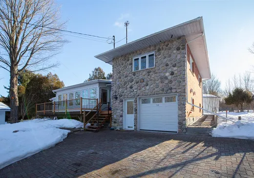 Split-level for sale - 14 2e Avenue, St-Armand, J0J1T0