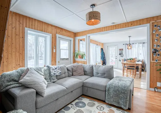 Maison à vendre - 301 Rue Bérard, Farnham, J2N 2P9