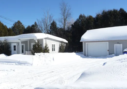 Two or more stories for sale - 115 Rue Lacasse, St-Gilles, G0S2P0