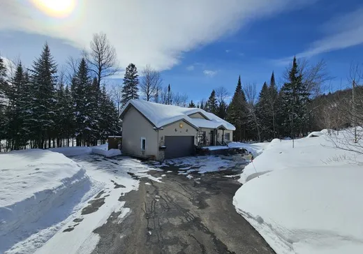 Two or more stories for sale - 21 Crois. du Soleil-Couchant, Sainte-Agathe-des-Monts, J8C0L8